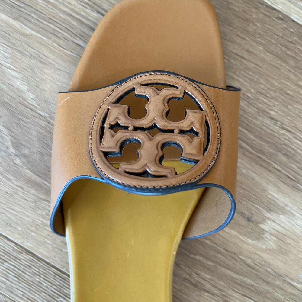 Tory Burch Bombe Miller Slide 25MM Sandal (Caramel) - Picture 5 of 8